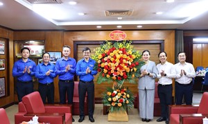 Phó Chủ tịch – Tổng Thư ký Ủy ban Trung ương MTTQ Việt Nam Hà Thị Nga thăm, chúc mừng Trung ương Đoàn TNCS HCM